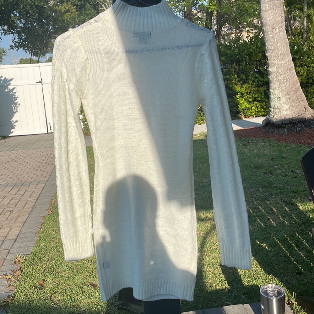 Women’s White SweaterDress (MIDI)
